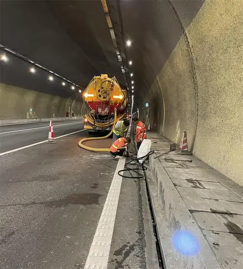 成安隧道排水渠清淤